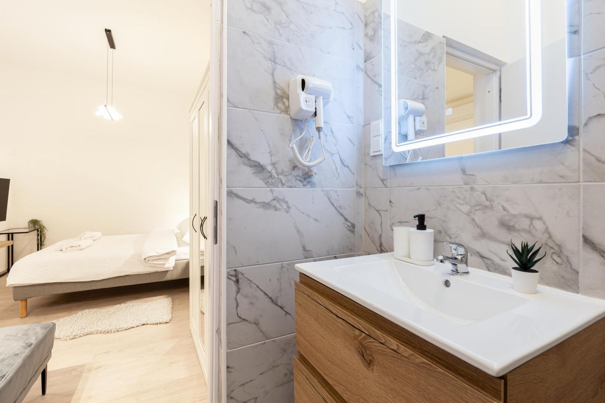 Kl31 - Urban Escape - Prime Location - Klauzal Square By Bqa Lejlighed Budapest