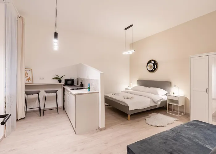 Kl31 - Urban Escape - Prime Location - Klauzal Square By Bqa